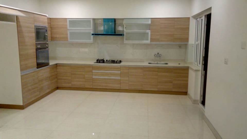 Spacious 3 BHK Semi Furnished Flat for Rent in Nr Orchid Gardenia, Behind Manyata Tech Park, Rachenahalli, Thanisandra Main Road, Measuring 3500 Sqft