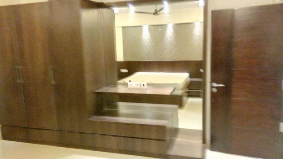 spacious 3 bhk semi furnished flat for sale in nr orchid gardenia, behind manyata tech park, rachenahalli, thanisandra main road, measuring 3500 sqft