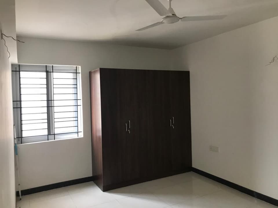 3 bhk semi furnished flat for rent in mims habitat , kothanur, hennur main road, measuring 1500 sqft