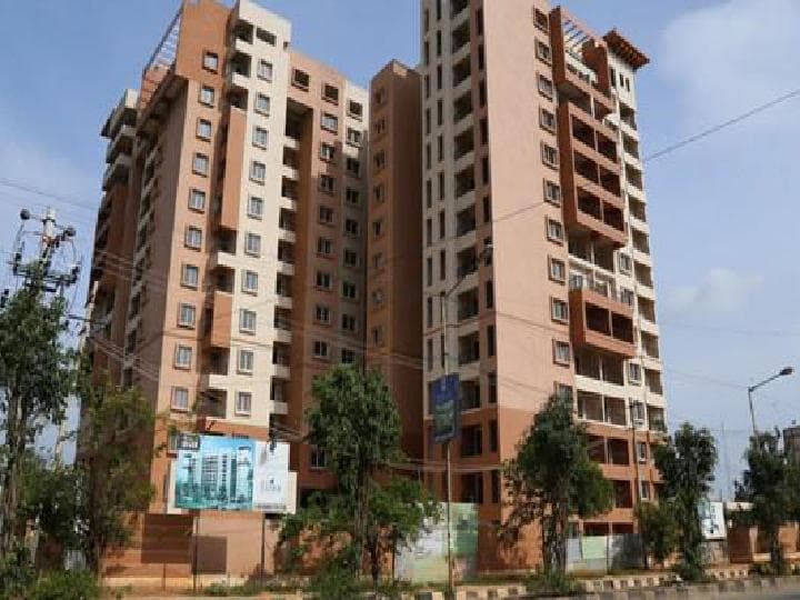 3 BHK Semi Furnished Flat for Rent in Vajram Essenza , Hegde Nagar , Thanisandra Main Road, Measuring 1618 Sqft